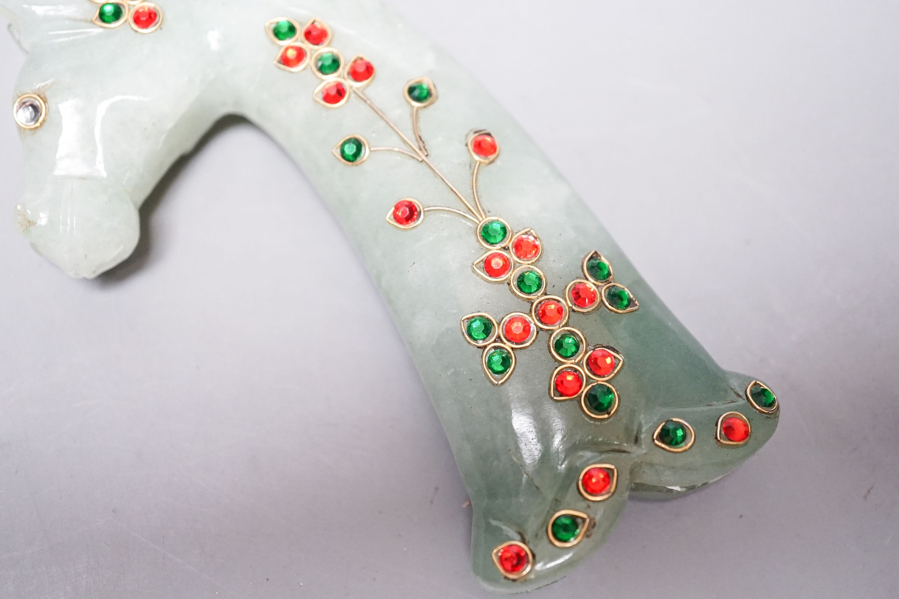 A Mughal style hardstone handle 13.5cm